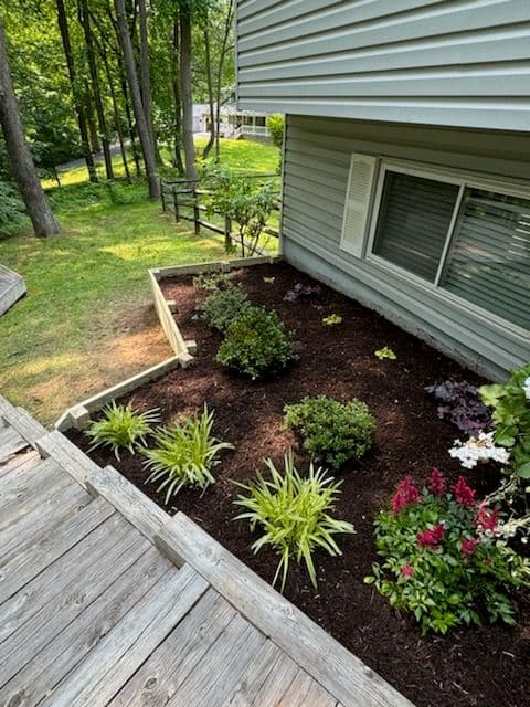 Gallery photos for Elegant Landscape Revamp in Huntingtown: Image #2